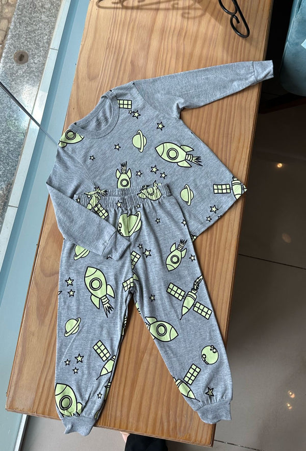 CONJUNTO PIJAMA MANGA LONGA COM CALÇA FOGUETES E PLANETAS MENINO BICHO BAGUNÇA