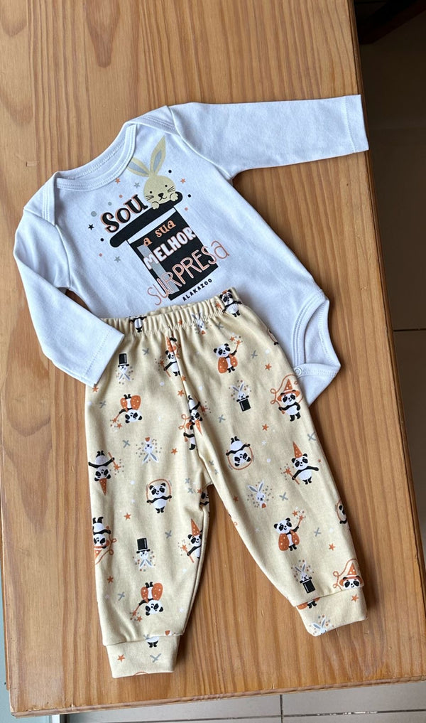 CONJUNTO BODY MANGA LONGA E CALÇA COELHOS E PANDAS MENINO ALAKAZOO