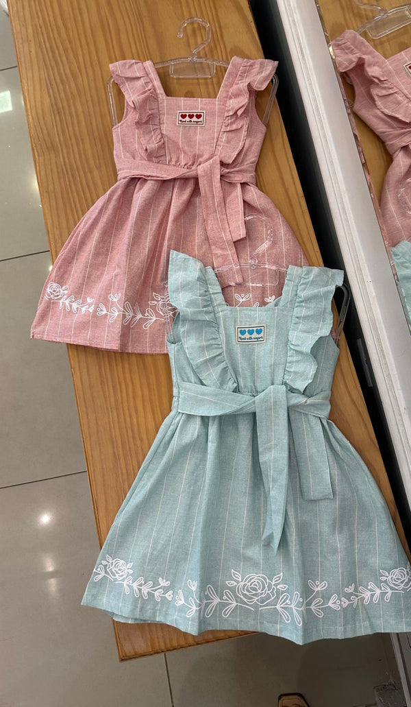 VESTIDO REGATA LISTRADO FLORAL COM CINTO E BABADO MENINA ANGERO