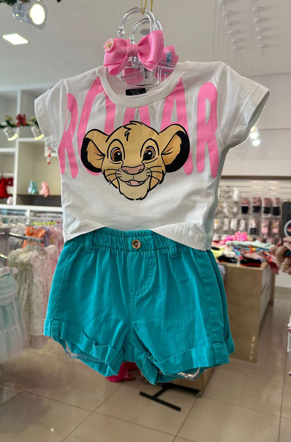 CONJUNTO BLUSA MANGA CURTA O REI LEÃO E SHORT EM SARJA COM ELÁSTICO MENINA FAKINI