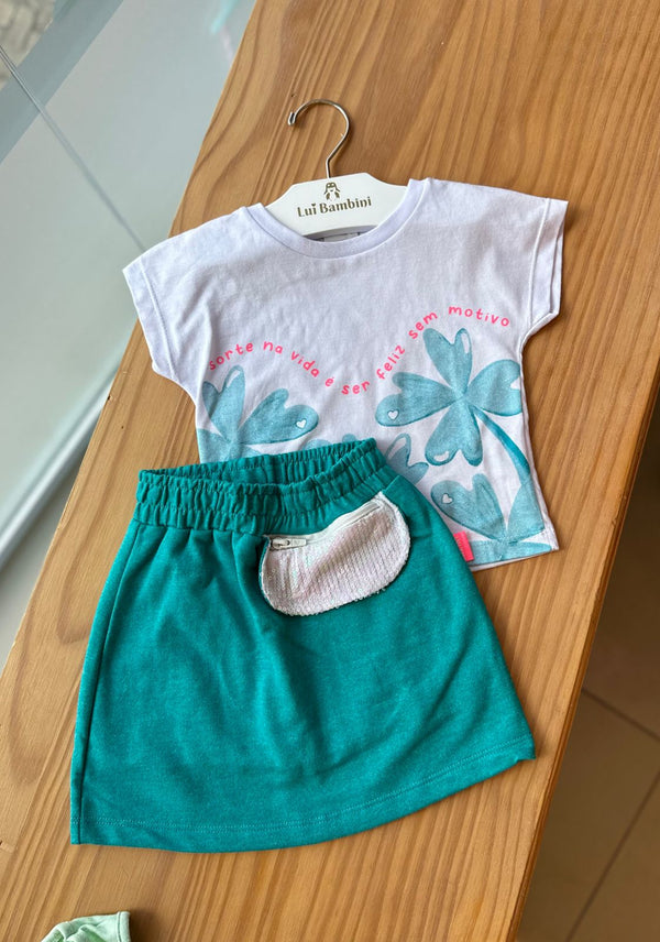 CONJUNTO BLUSA MANGA CURTA TREVO DE 4 FOLHAS E SHORT SAIA POCHETE PAETES MENINA FAKINI