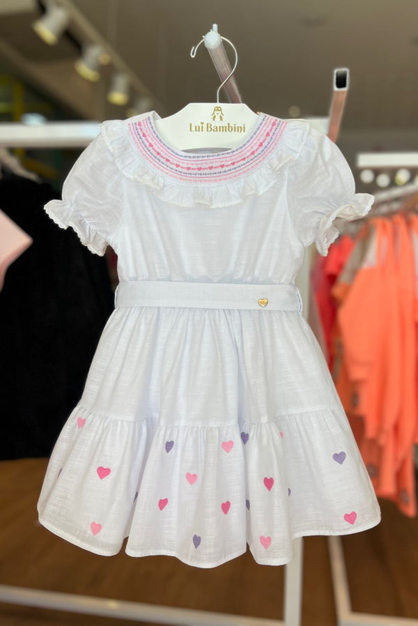 VESTIDO MANGA CURTA COM BABADOS CORAÇÕES BORDADOS E CINTO MENINA PETIT CHERIE