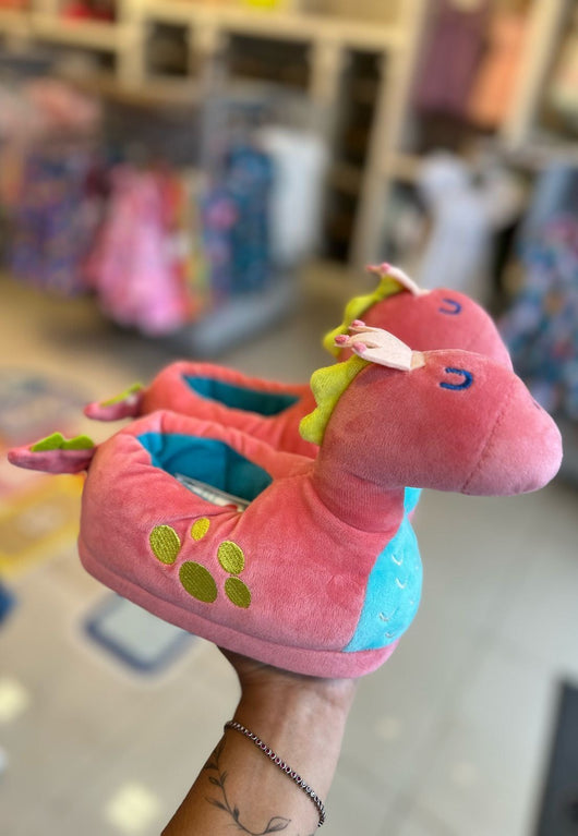 PANTUFA ACOLCHOADA EM PLUSH PRINCESA DINO MENINA TIP TOP