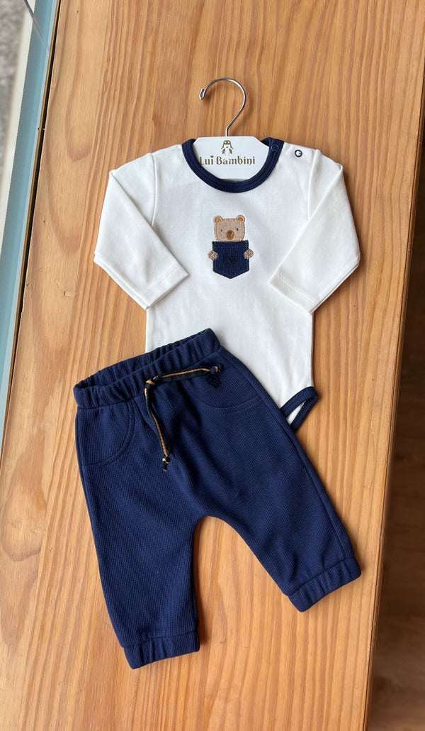 CONJUNTO BODY MANGA LONGA URSINHO BOTÕES DE PRESSÃO E CALÇA COM CORDÃO DECORATIVO MENINO ANJOS BABY