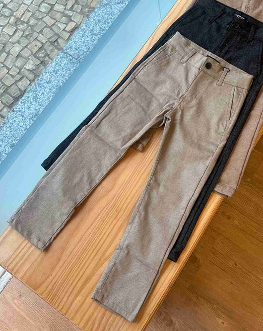 CALÇA EM SARJA BOLSO FACA COM AJUSTE INTERNO PLAY SLIM MENINO KING&JOE