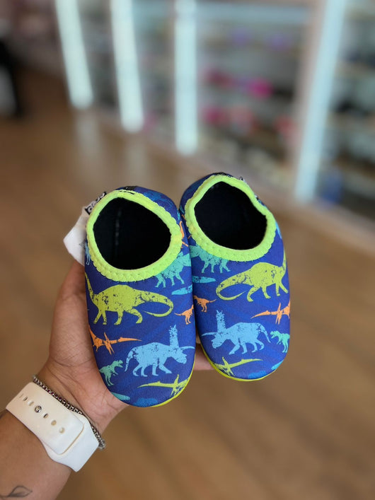 SAPATILHA NEOPRENE ANTIDERRAPANTE DINOSSAUROS MENINO CREP