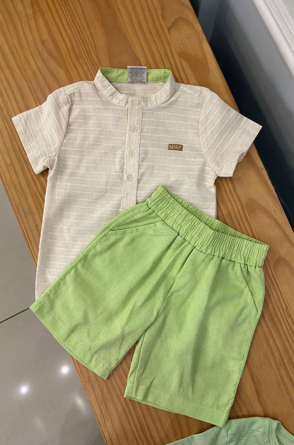 CONJUNTO CAMISA MANGA CURTA LISTRAS BORDADAS E BERMUDA BOLSO MENINO NINI E BAMBINI