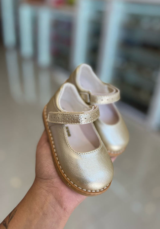 SAPATO DOURADO COM COSTURA E VELCRO LATERAL MENINA XUA XUA