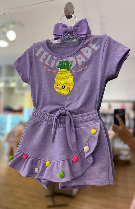 CONJUNTO BLUSA MANGA CURTA ABACAXI PAETES E SHORT SAIA COM BABADOS E POM POM MENINA FAKINI