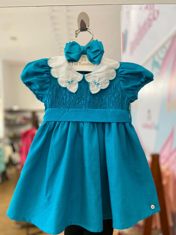 VESTIDO MANGA CURTA MIDI PLISSADO COM BABADOS BORDADO E CINTO MENINA 1+1