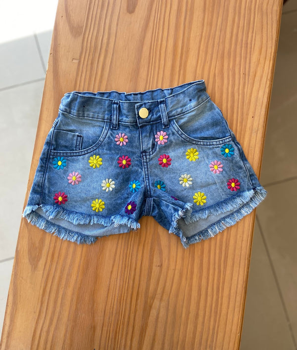 SHORT JEANS MARGARIDAS BORDADAS COM BARRA DESFIADA MENINA LUI BAMBINI