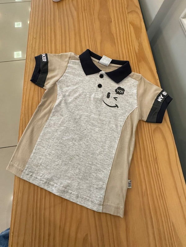 CAMISA MANGA CURTA POLO COM BOTÕES EMOJI YO MENINO BRINCAR - CAMISA MENINO - MENINO - NATAL MENINO