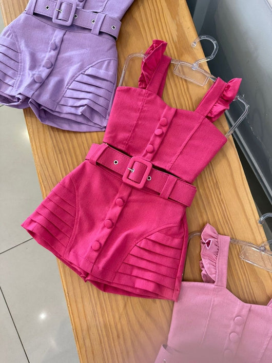 CONJUNTO BLUSA ALÇA BABADOS E SHORT SAIA PLISSADO CINTO EM LINHO MENINA LUI BAMBINI - CONJUNTO INFANTIL FEMININO - CONJUNTO MENINA - MENINA