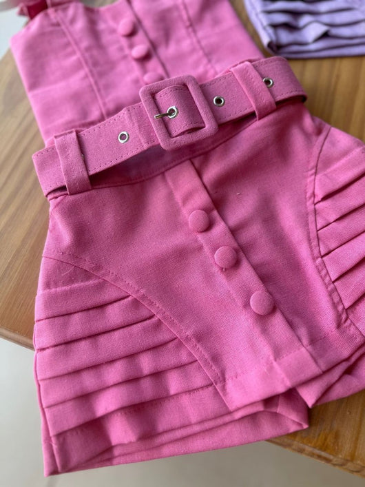 CONJUNTO BLUSA ALÇA BABADOS E SHORT SAIA PLISSADO CINTO EM LINHO MENINA LUI BAMBINI - CONJUNTO INFANTIL FEMININO - CONJUNTO MENINA - MENINA