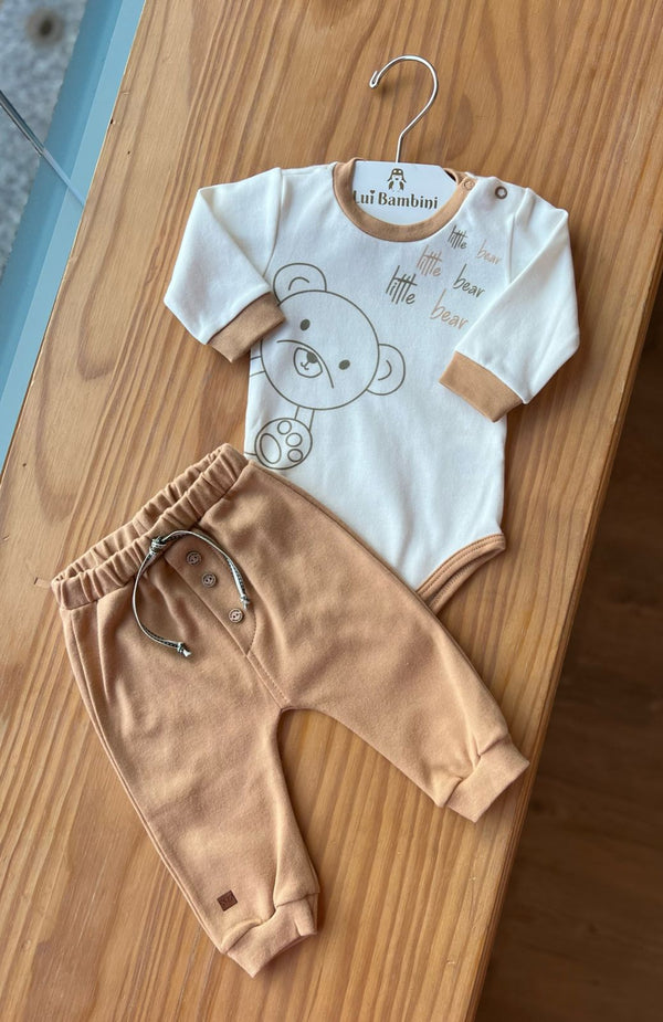 CONJUNTO BODY MANGA LONGA URSO LITTLE BEAR E CALÇA SUEDINE CORDÃO DECORATIVO MENINO ANJOS BABY