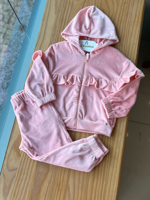 CONJUNTO JAQUETA MANGA LONGA PELUCIADA COM CAPUZ E BABADOS CALÇA LISA MENINA INFANTI