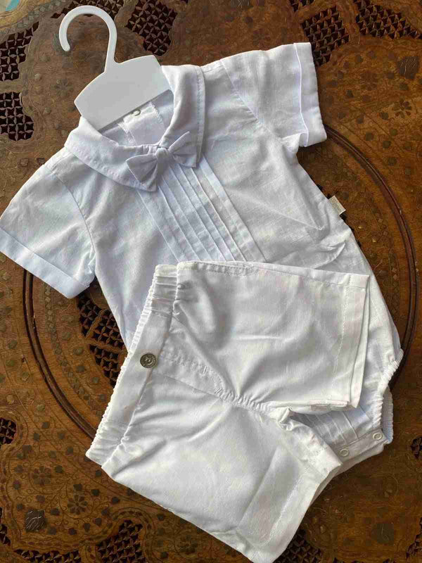 CONJUNTO BODY MANGA CURTA POLO COM BERMUDA E GRAVATA MENINO ANJOS BABY